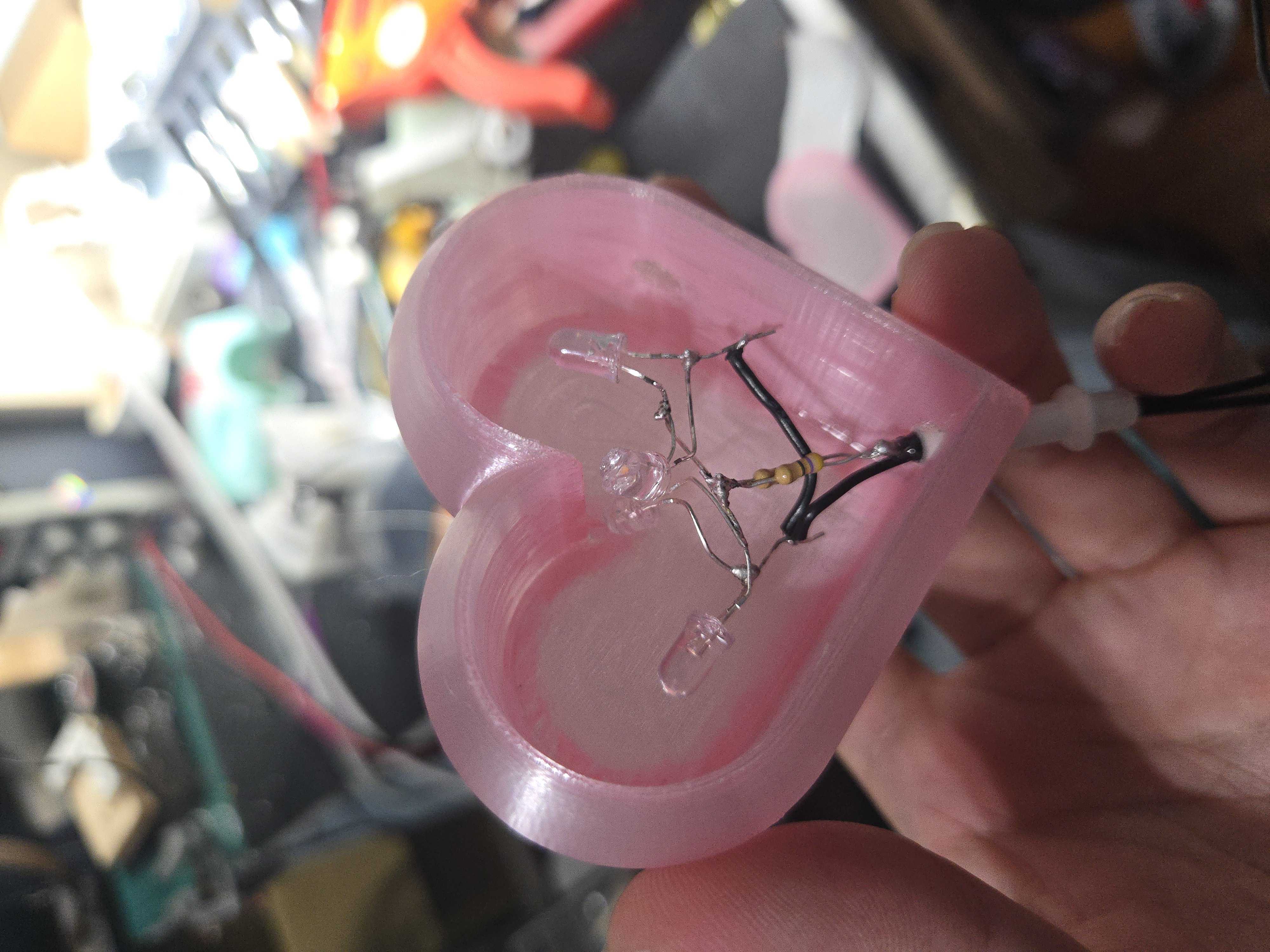 MIRROR Shooter 上方發光愛心的內部模樣